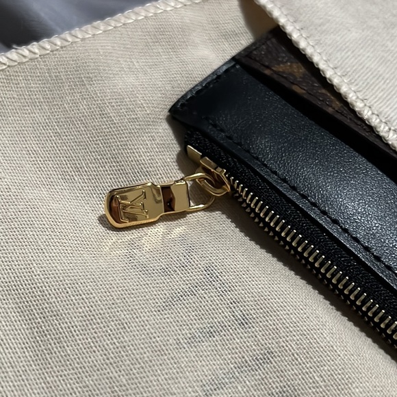 Louis Vuitton “Authentic”
Slim Purse Wallet Monogram Canvas Brown - Picture 14 of 14